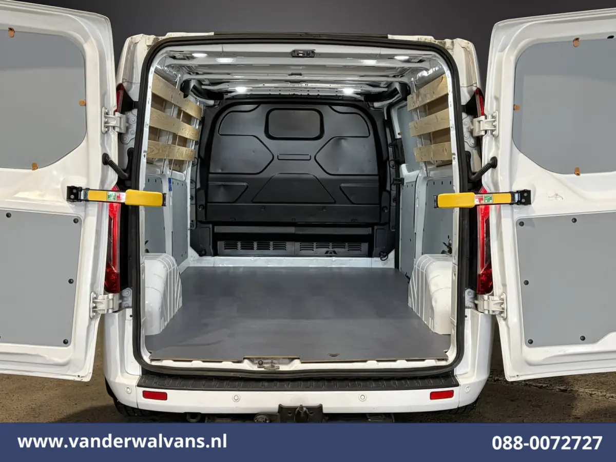 2.0 TDCI 130pk L2H1 Euro6 Airco | Navigatie | Apple Carplay | LED | Cruisecontrol | 2800kg Trekhaak Android Auto, Verwarmde voorruit, Stoelverwarming, Parkeersensoren, Bijrijdersbank