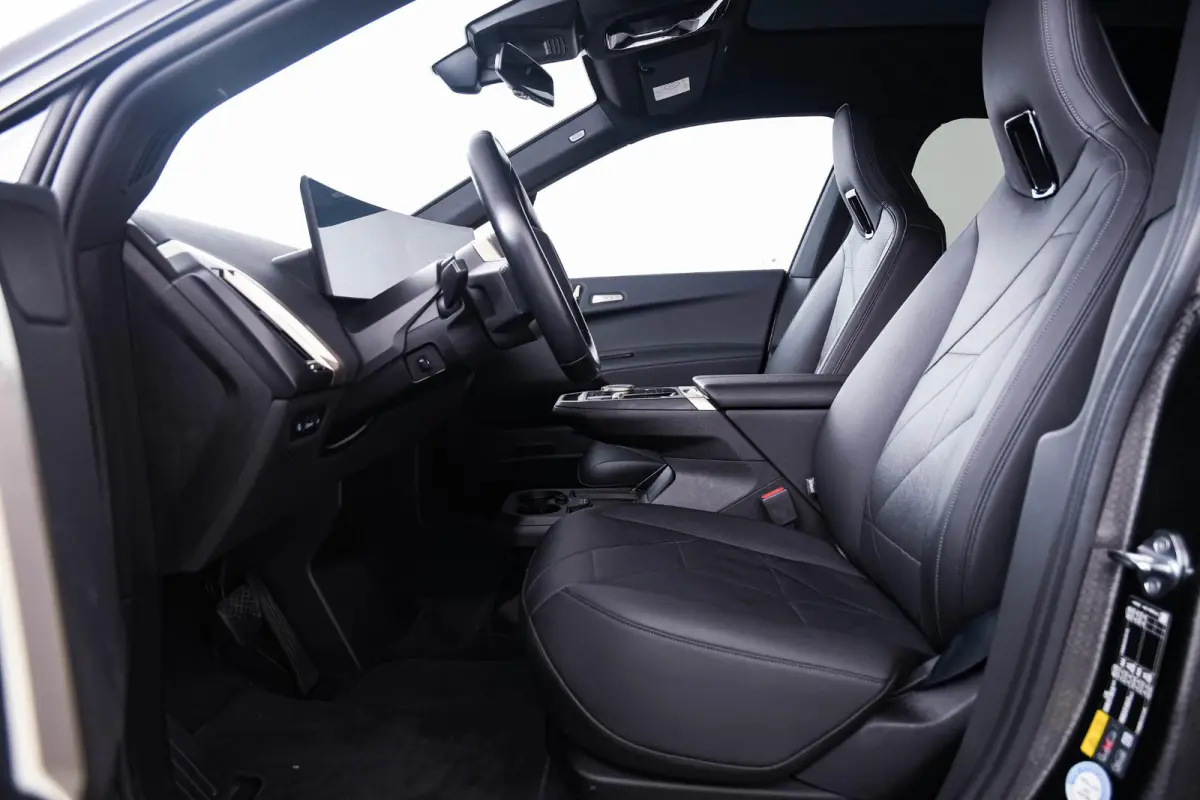 xDrive40 Sportpakket - Trekhaak - Panoramadak - Multifunctionele stoelen voor - Getinte Ruiten -
