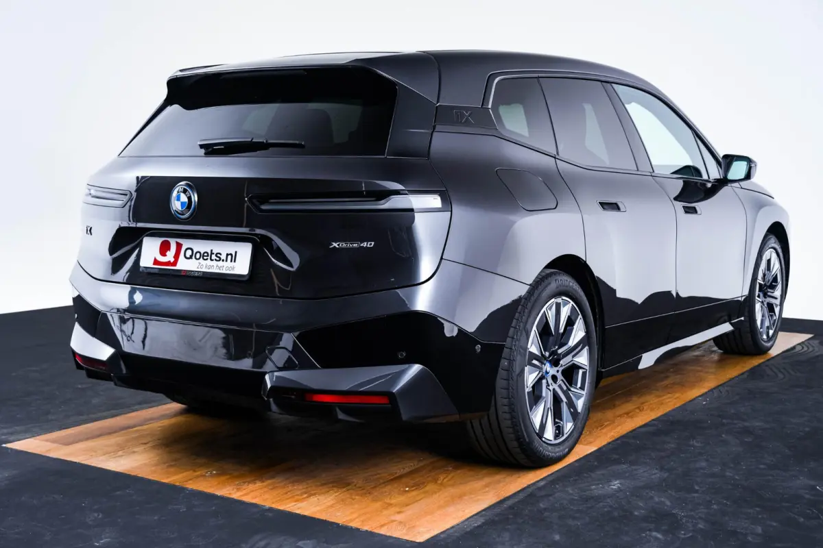 xDrive40 Sportpakket - Trekhaak - Panoramadak - Multifunctionele stoelen voor - Getinte Ruiten -