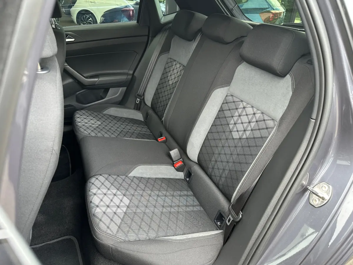 1.0 TSI 95pk R-Line | 17 inch | Camera | Navi | Adapt. Cruise | Climate | Stoelverwarming | Rijklaar incl. garantie