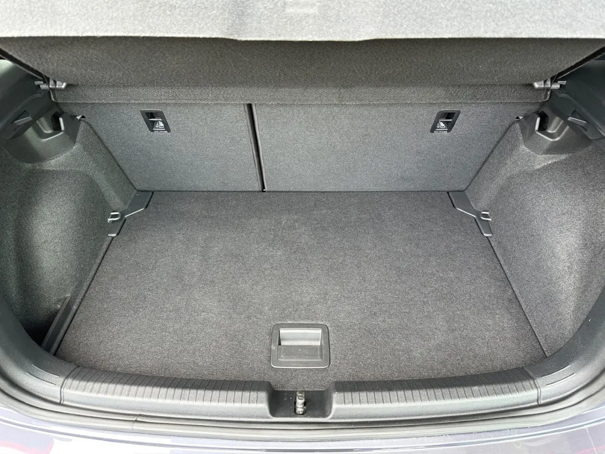1.0 TSI 95pk R-Line | 17 inch | Camera | Navi | Adapt. Cruise | Climate | Stoelverwarming | Rijklaar incl. garantie