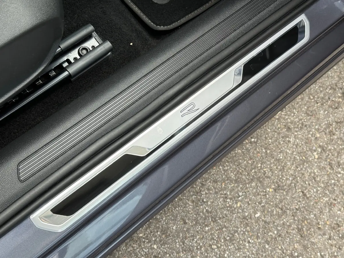 1.0 TSI 95pk R-Line | 17 inch | Camera | Navi | Adapt. Cruise | Climate | Stoelverwarming | Rijklaar incl. garantie