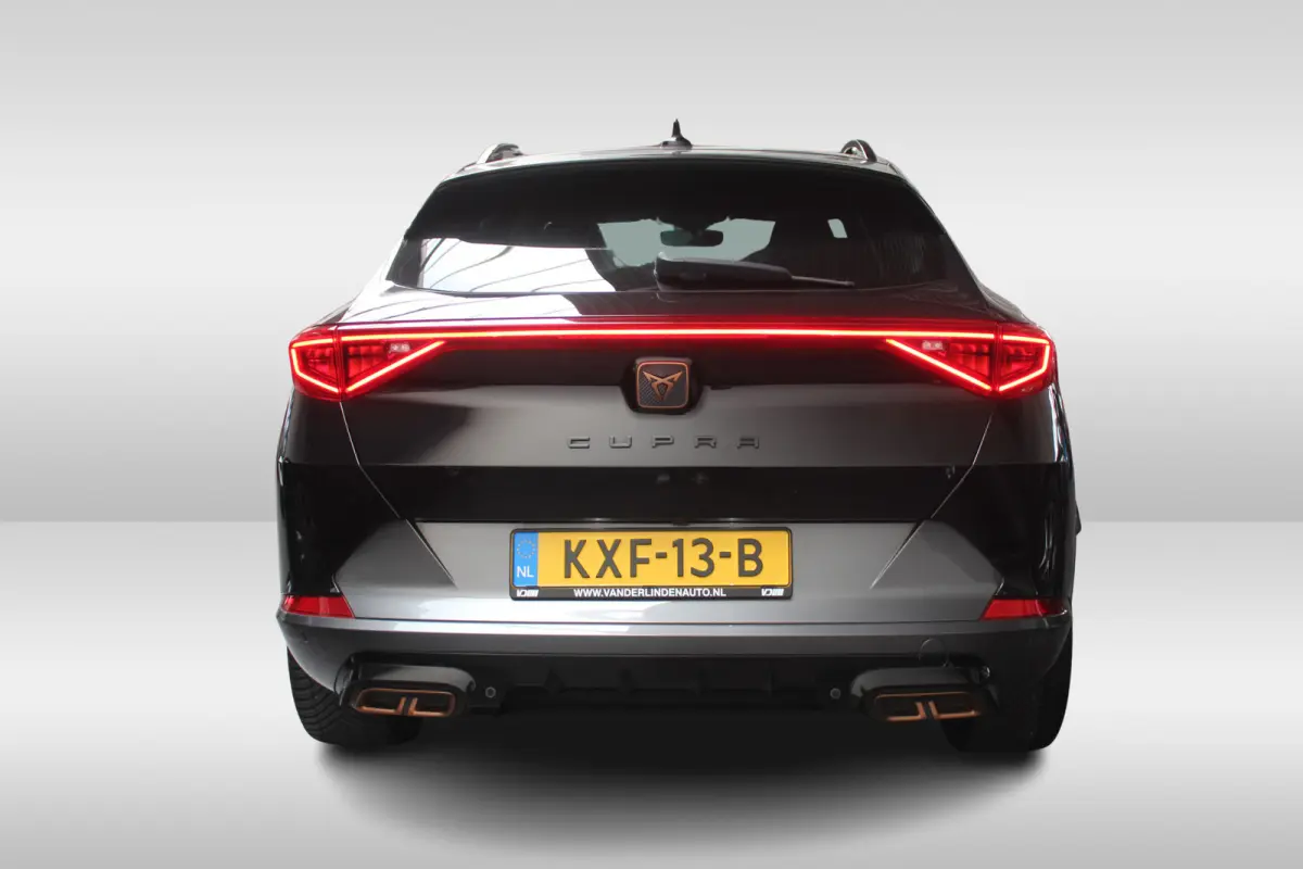 1.4 e-Hybrid Business l Adaptieve Cruise Control l PDC l Achteruitrijcamera l Stuur- en Stoelverwarming l Keyless l Navi l Clima l Apple Carplay/ Android Auto