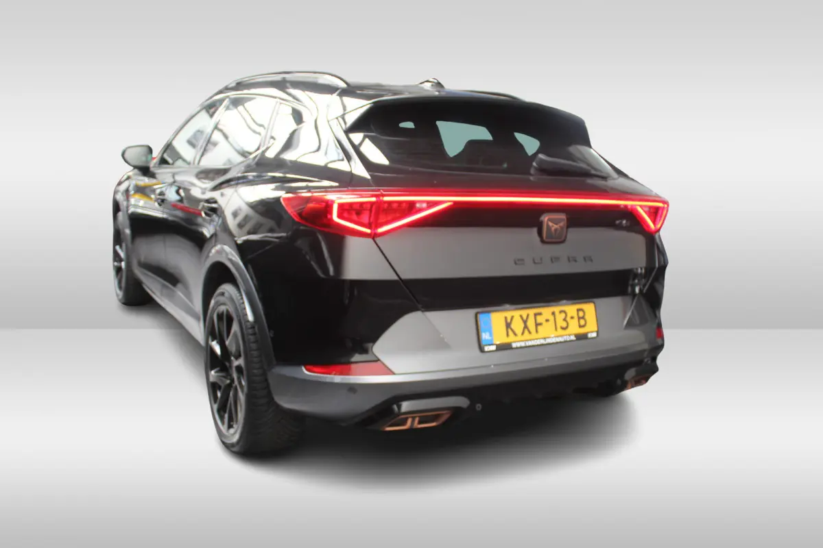 1.4 e-Hybrid Business l Adaptieve Cruise Control l PDC l Achteruitrijcamera l Stuur- en Stoelverwarming l Keyless l Navi l Clima l Apple Carplay/ Android Auto