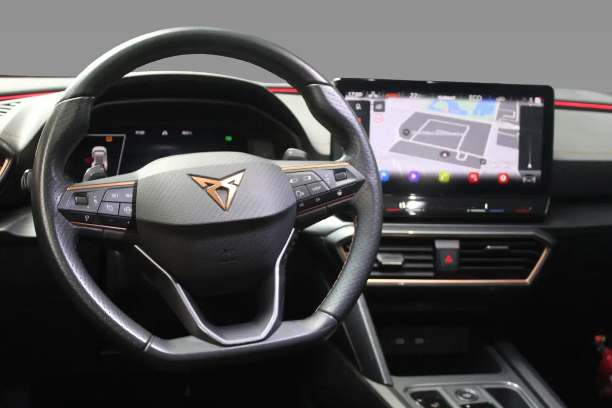1.4 e-Hybrid Business l Adaptieve Cruise Control l PDC l Achteruitrijcamera l Stuur- en Stoelverwarming l Keyless l Navi l Clima l Apple Carplay/ Android Auto