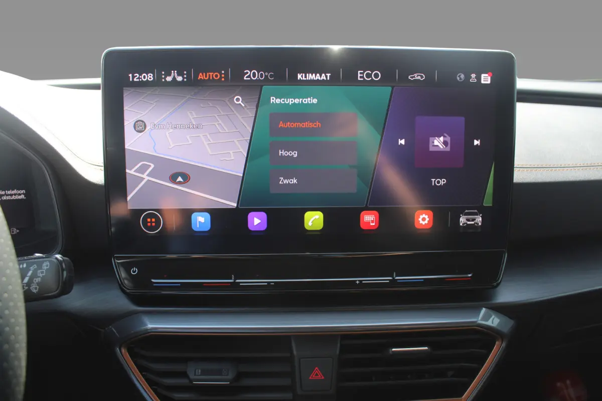 1.4 e-Hybrid Business l Adaptieve Cruise Control l PDC l Achteruitrijcamera l Stuur- en Stoelverwarming l Keyless l Navi l Clima l Apple Carplay/ Android Auto