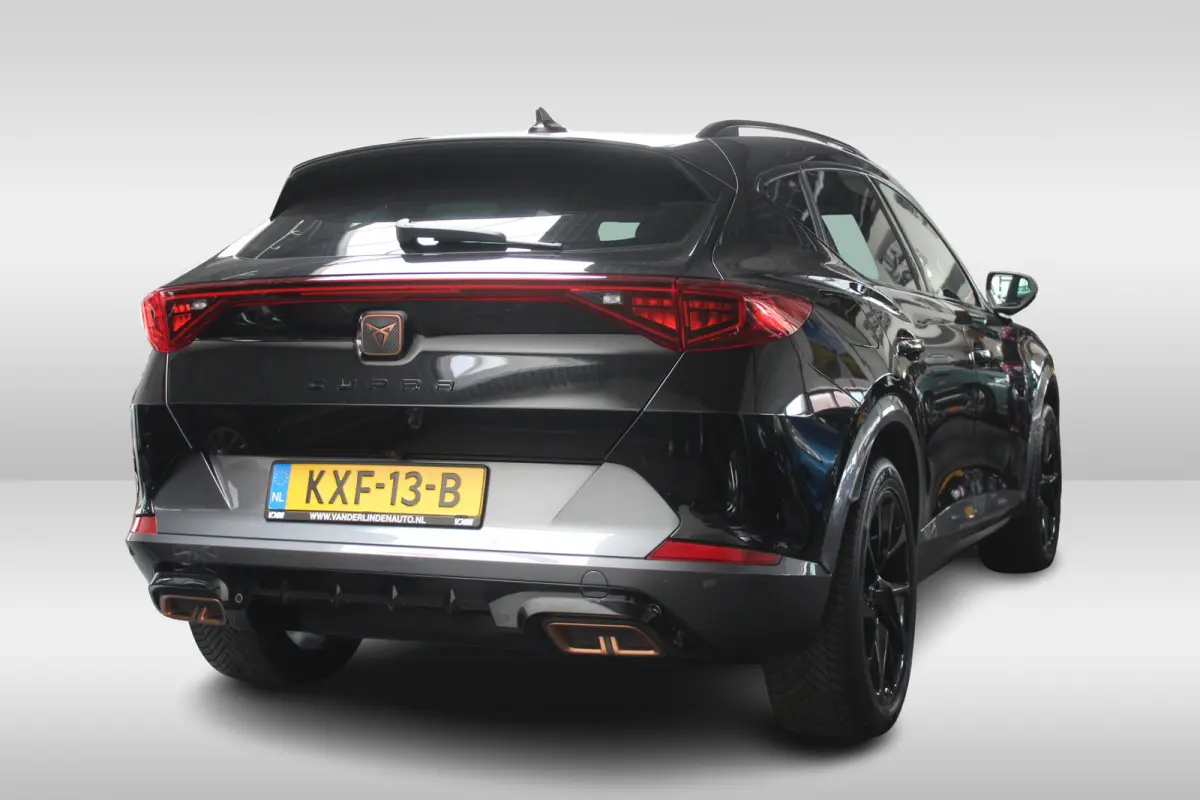 1.4 e-Hybrid Business l Adaptieve Cruise Control l PDC l Achteruitrijcamera l Stuur- en Stoelverwarming l Keyless l Navi l Clima l Apple Carplay/ Android Auto