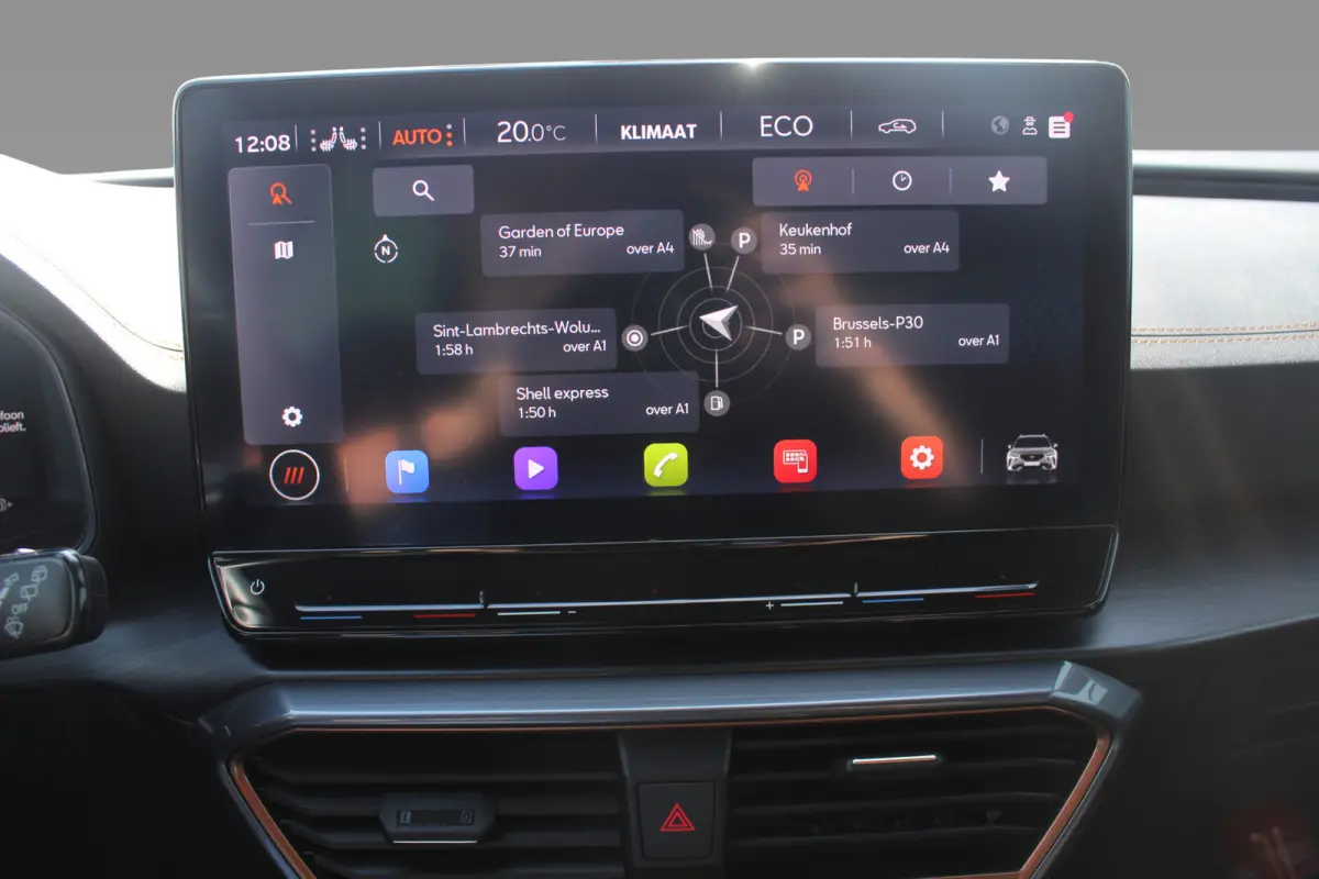 1.4 e-Hybrid Business l Adaptieve Cruise Control l PDC l Achteruitrijcamera l Stuur- en Stoelverwarming l Keyless l Navi l Clima l Apple Carplay/ Android Auto