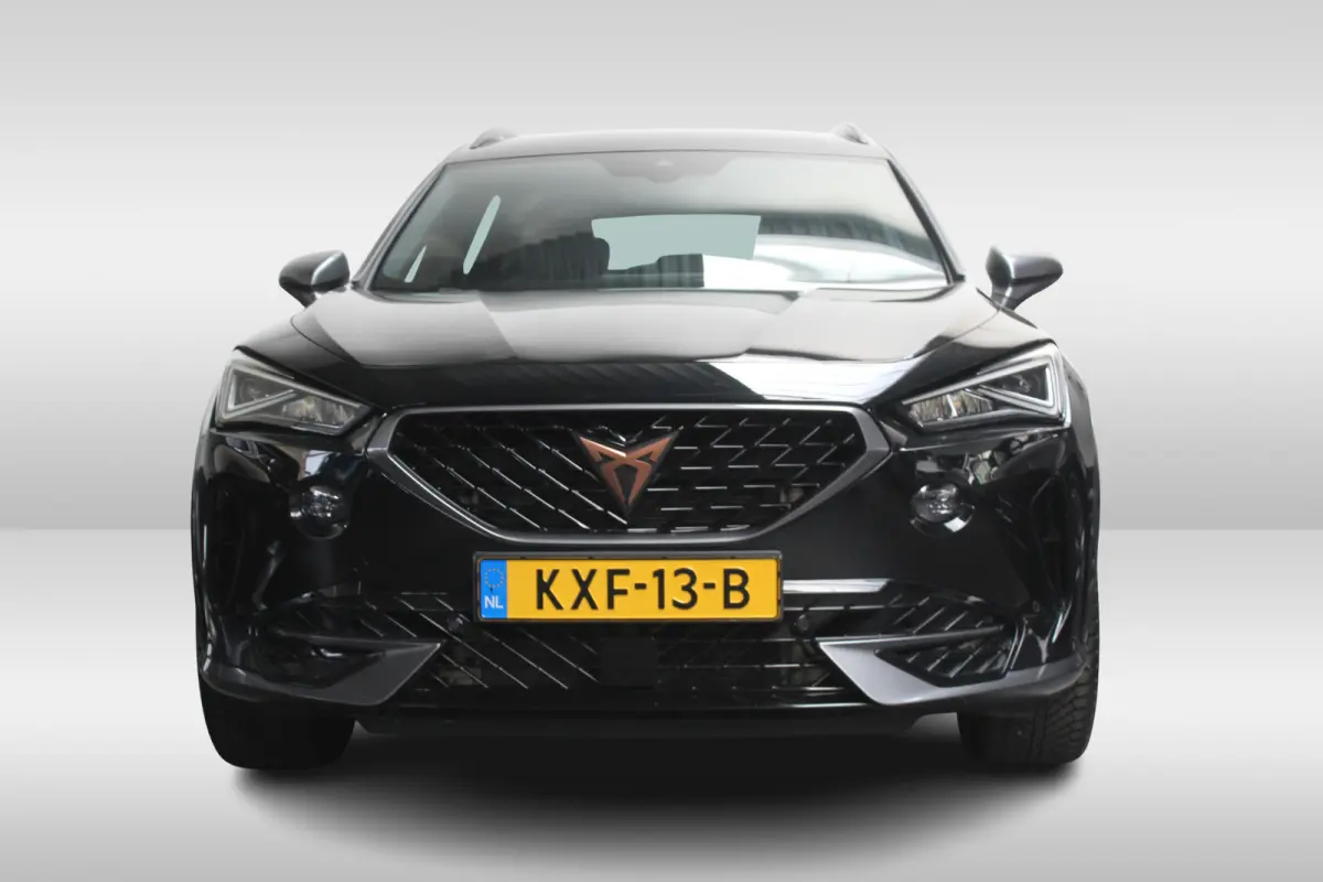1.4 e-Hybrid Business l Adaptieve Cruise Control l PDC l Achteruitrijcamera l Stuur- en Stoelverwarming l Keyless l Navi l Clima l Apple Carplay/ Android Auto