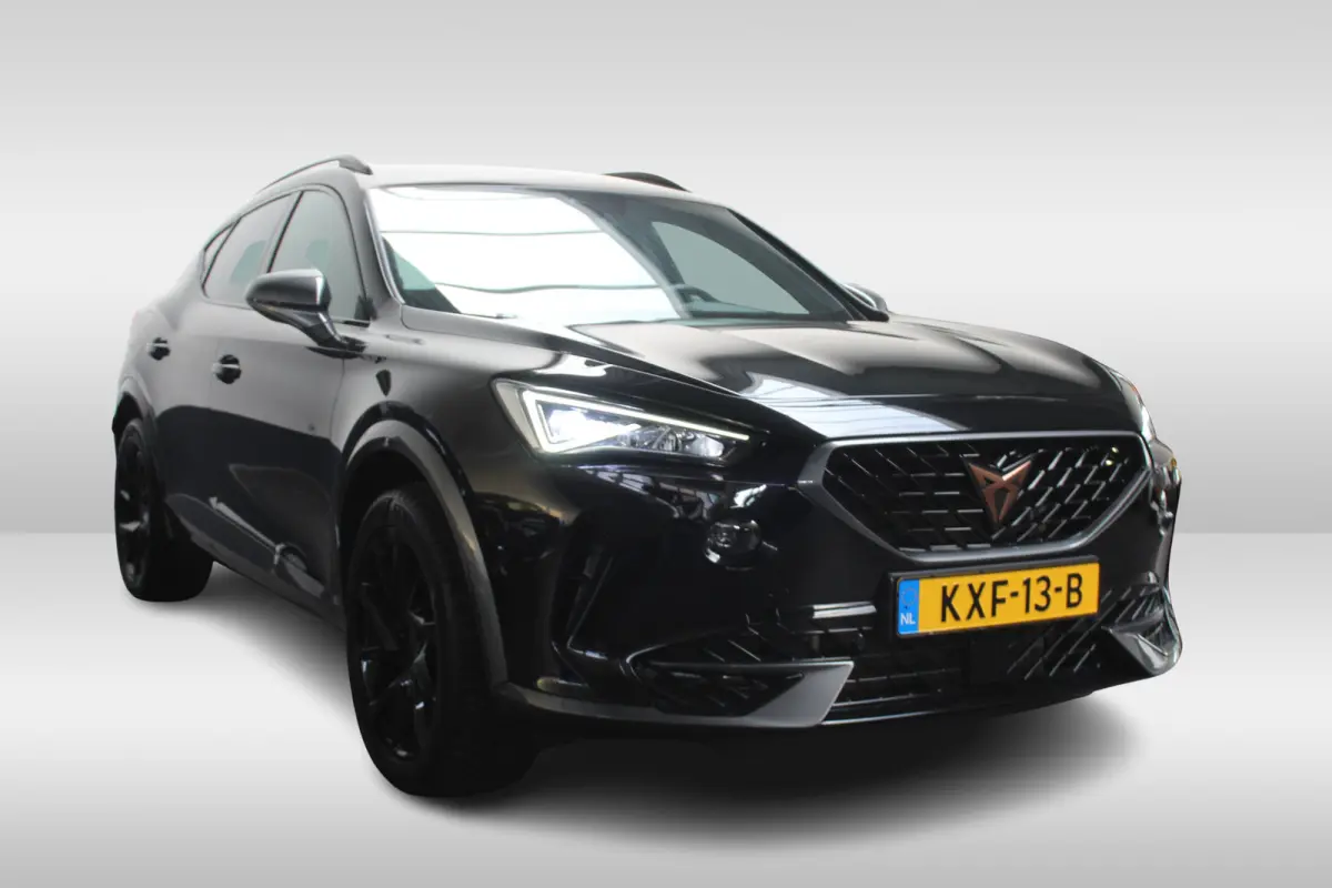 1.4 e-Hybrid Business l Adaptieve Cruise Control l PDC l Achteruitrijcamera l Stuur- en Stoelverwarming l Keyless l Navi l Clima l Apple Carplay/ Android Auto