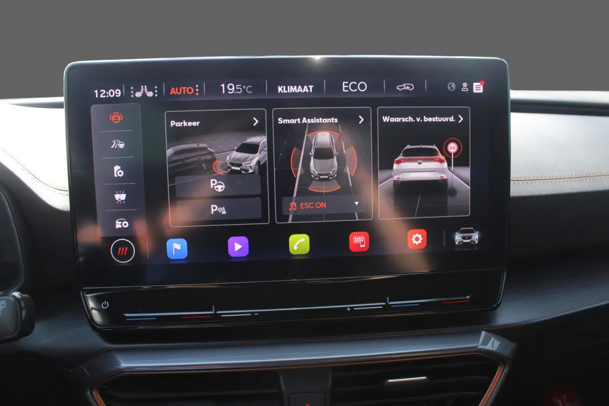 1.4 e-Hybrid Business l Adaptieve Cruise Control l PDC l Achteruitrijcamera l Stuur- en Stoelverwarming l Keyless l Navi l Clima l Apple Carplay/ Android Auto