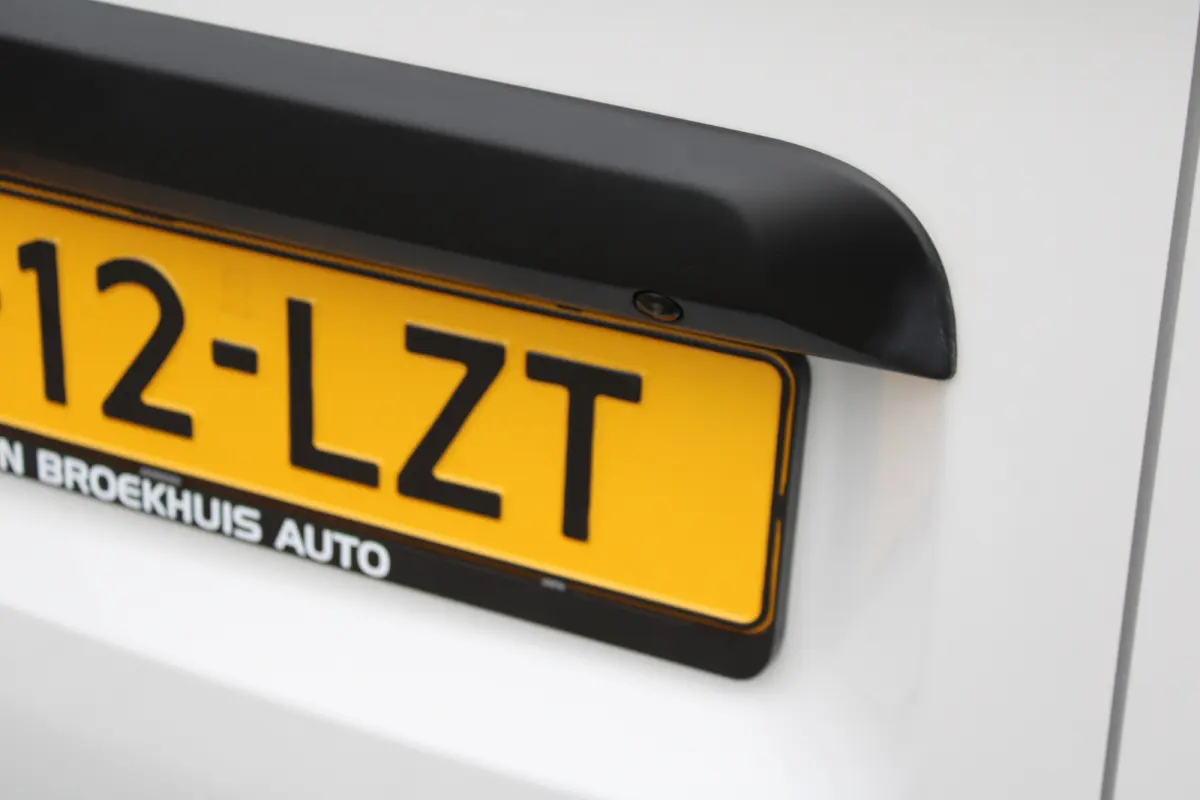L2 2.0 Diesel 145 PK | 8 JAAR GARANTIE | TREKHAAK | CAMERA | NAVI | BETIMMERING | DRAADLOOS CARLAY