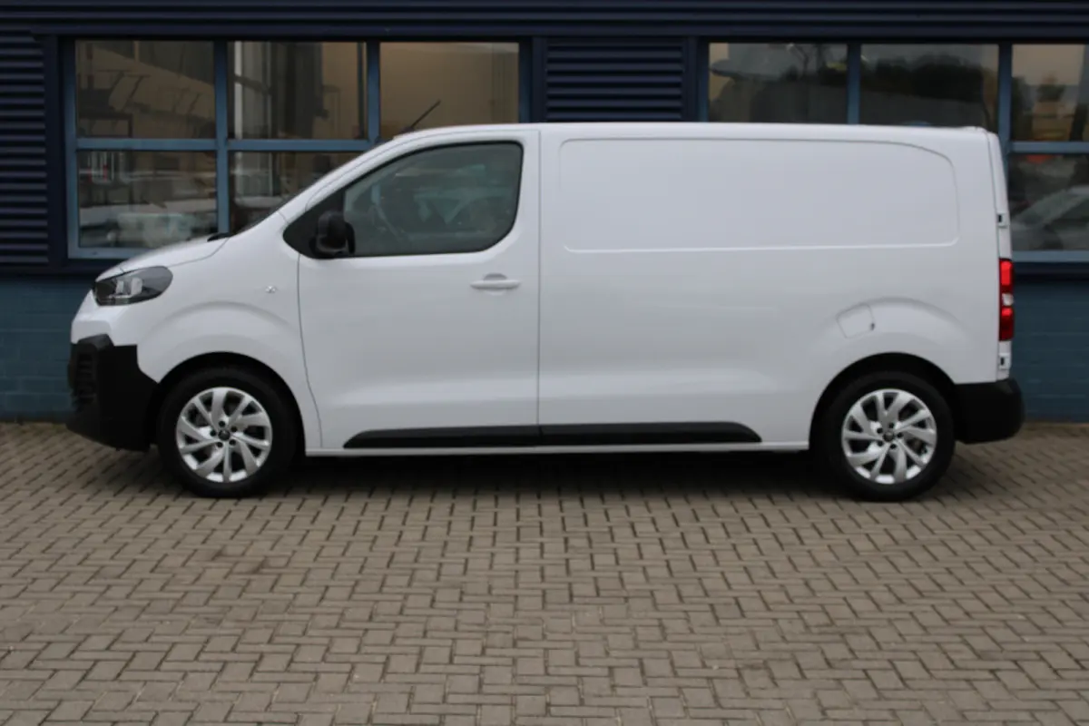 L2 2.0 Diesel 145 PK | 8 JAAR GARANTIE | TREKHAAK | CAMERA | NAVI | BETIMMERING | DRAADLOOS CARLAY