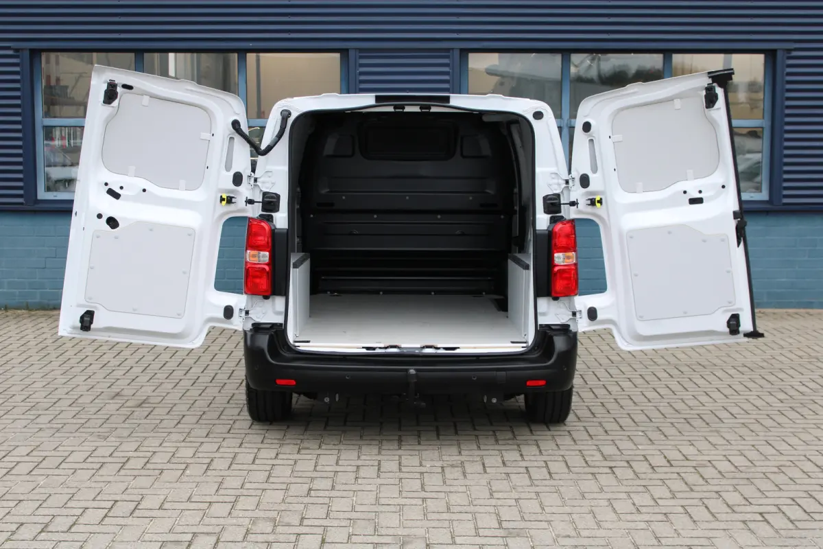 L2 2.0 Diesel 145 PK | 8 JAAR GARANTIE | TREKHAAK | CAMERA | NAVI | BETIMMERING | DRAADLOOS CARLAY