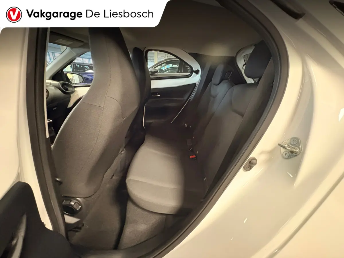 1.0 VVT-i MT first / apple /stoelverw /cruisec /camera/pdc/clima/boeken