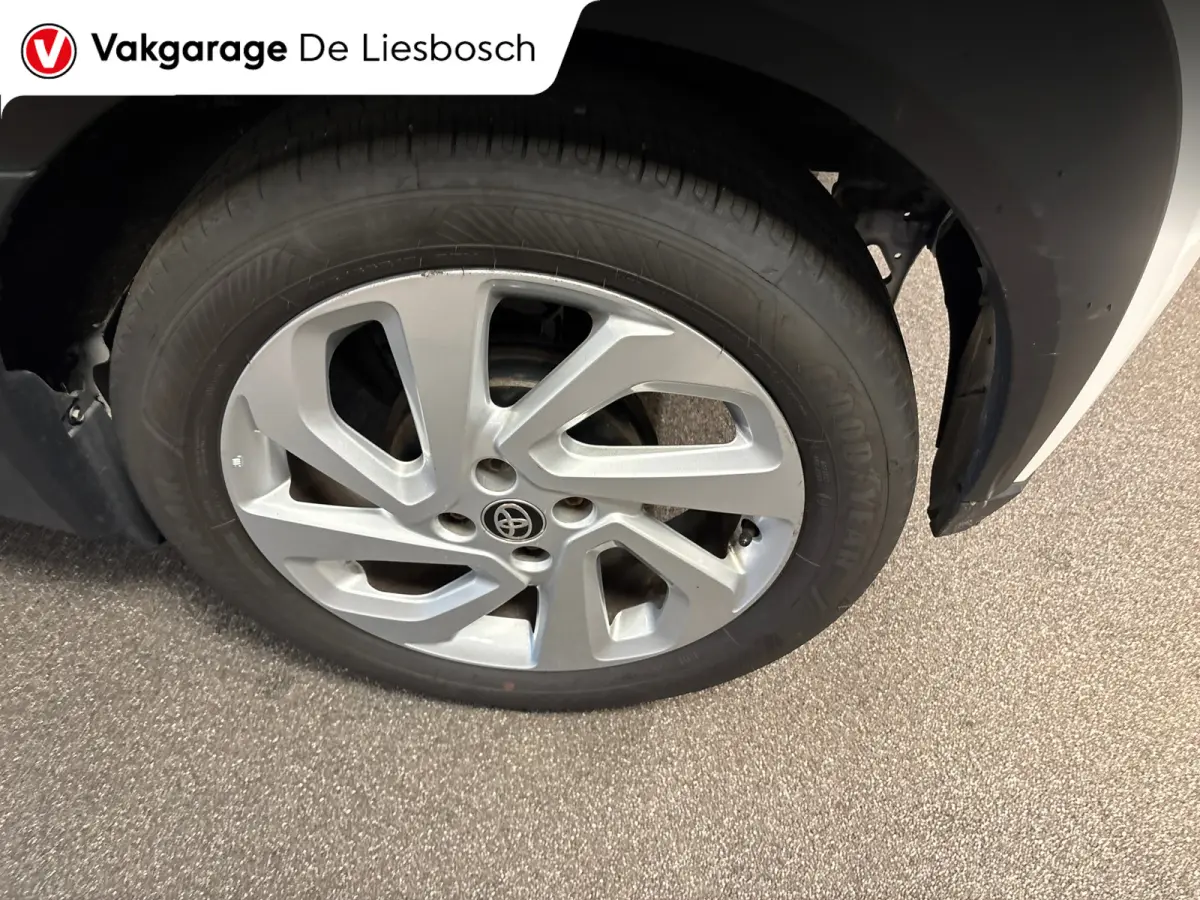 1.0 VVT-i MT first / apple /stoelverw /cruisec /camera/pdc/clima/boeken