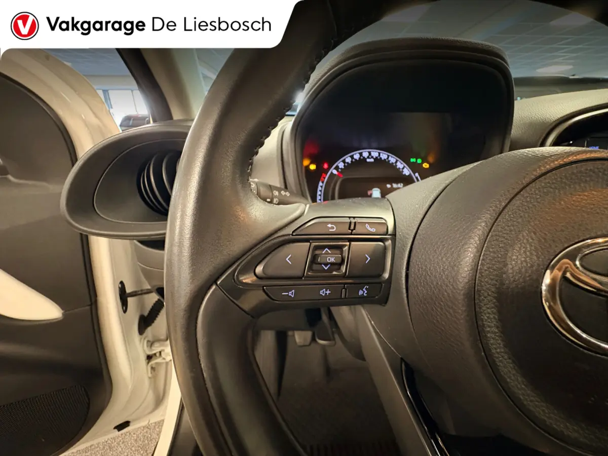 1.0 VVT-i MT first / apple /stoelverw /cruisec /camera/pdc/clima/boeken