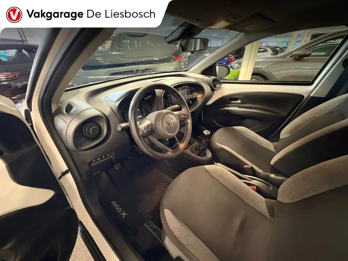 1.0 VVT-i MT first / apple /stoelverw /cruisec /camera/pdc/clima/boeken