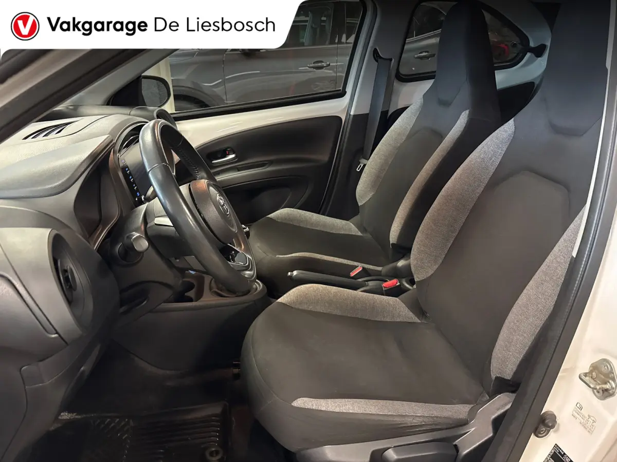 1.0 VVT-i MT first / apple /stoelverw /cruisec /camera/pdc/clima/boeken