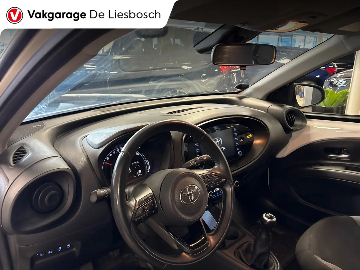 1.0 VVT-i MT first / apple /stoelverw /cruisec /camera/pdc/clima/boeken