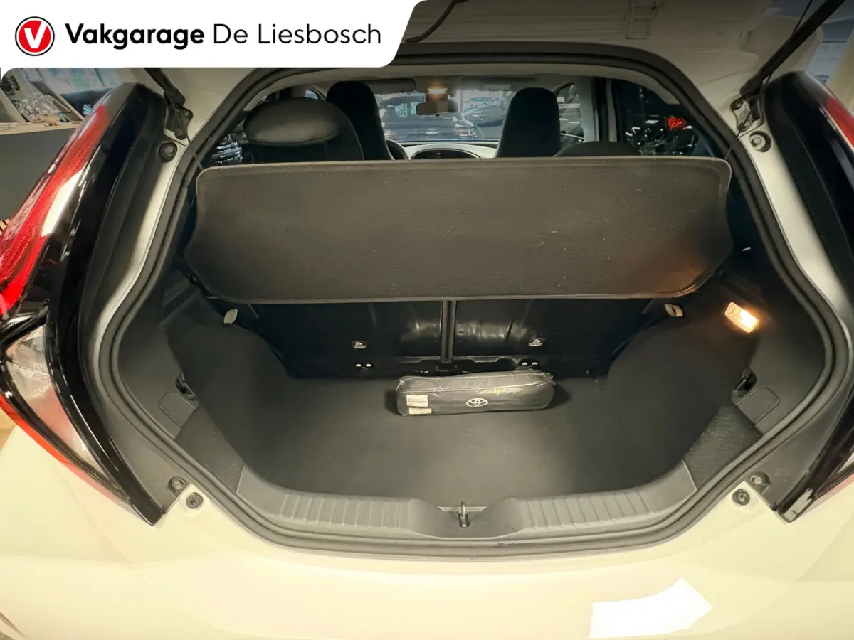 1.0 VVT-i MT first / apple /stoelverw /cruisec /camera/pdc/clima/boeken
