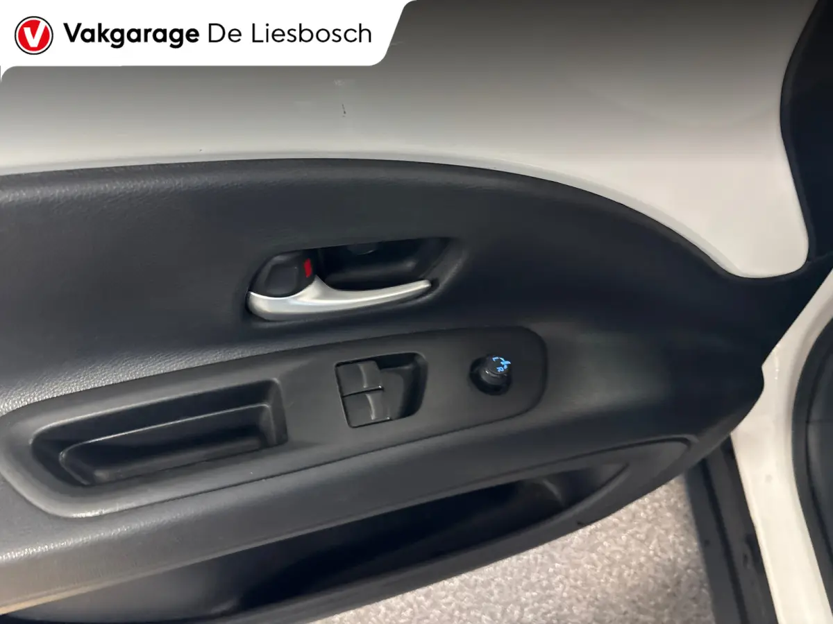 1.0 VVT-i MT first / apple /stoelverw /cruisec /camera/pdc/clima/boeken