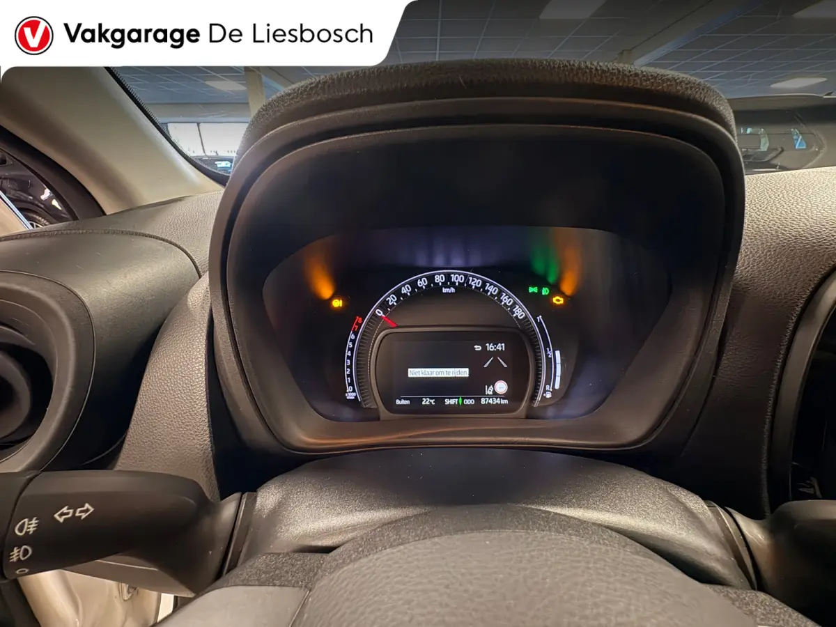 1.0 VVT-i MT first / apple /stoelverw /cruisec /camera/pdc/clima/boeken