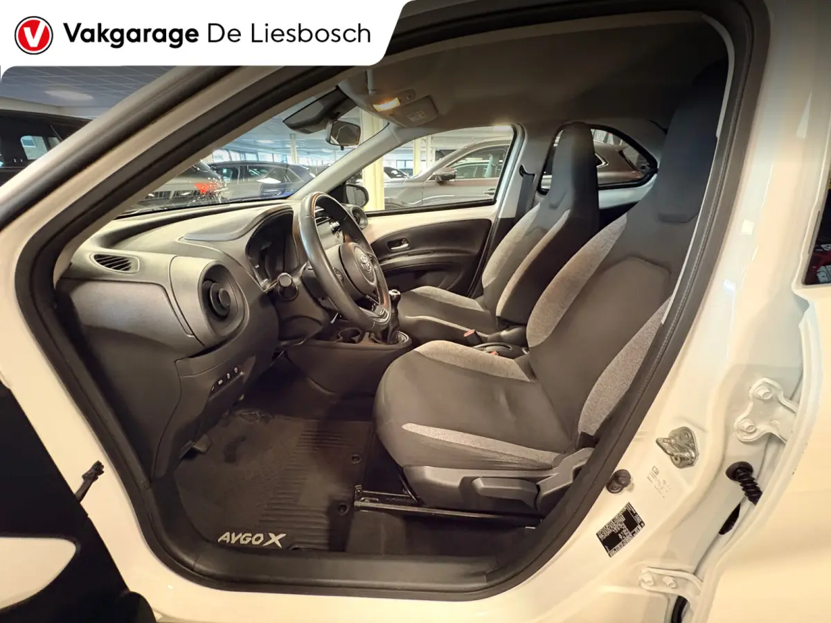 1.0 VVT-i MT first / apple /stoelverw /cruisec /camera/pdc/clima/boeken