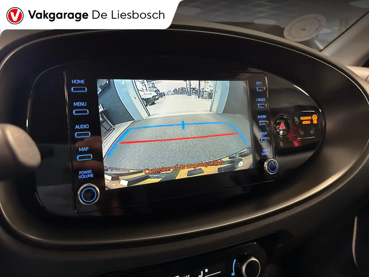 1.0 VVT-i MT Play /clima/stoelverw / camera/cruisec /pdc/apple/boeken
