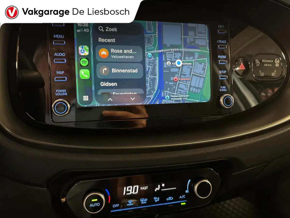 1.0 VVT-i MT Play /clima/stoelverw / camera/cruisec /pdc/apple/boeken