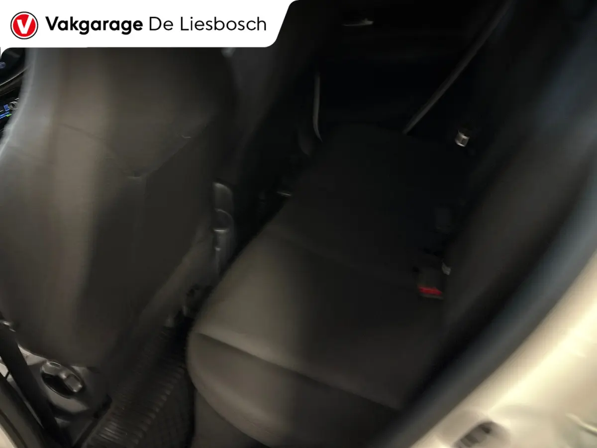 1.0 VVT-i MT Play /clima/stoelverw / camera/cruisec /pdc/apple/boeken
