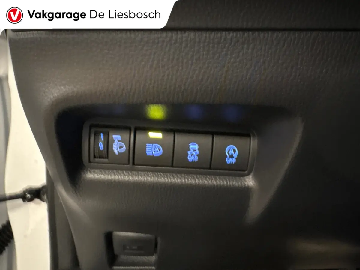 1.0 VVT-i MT Play /clima/stoelverw / camera/cruisec /pdc/apple/boeken