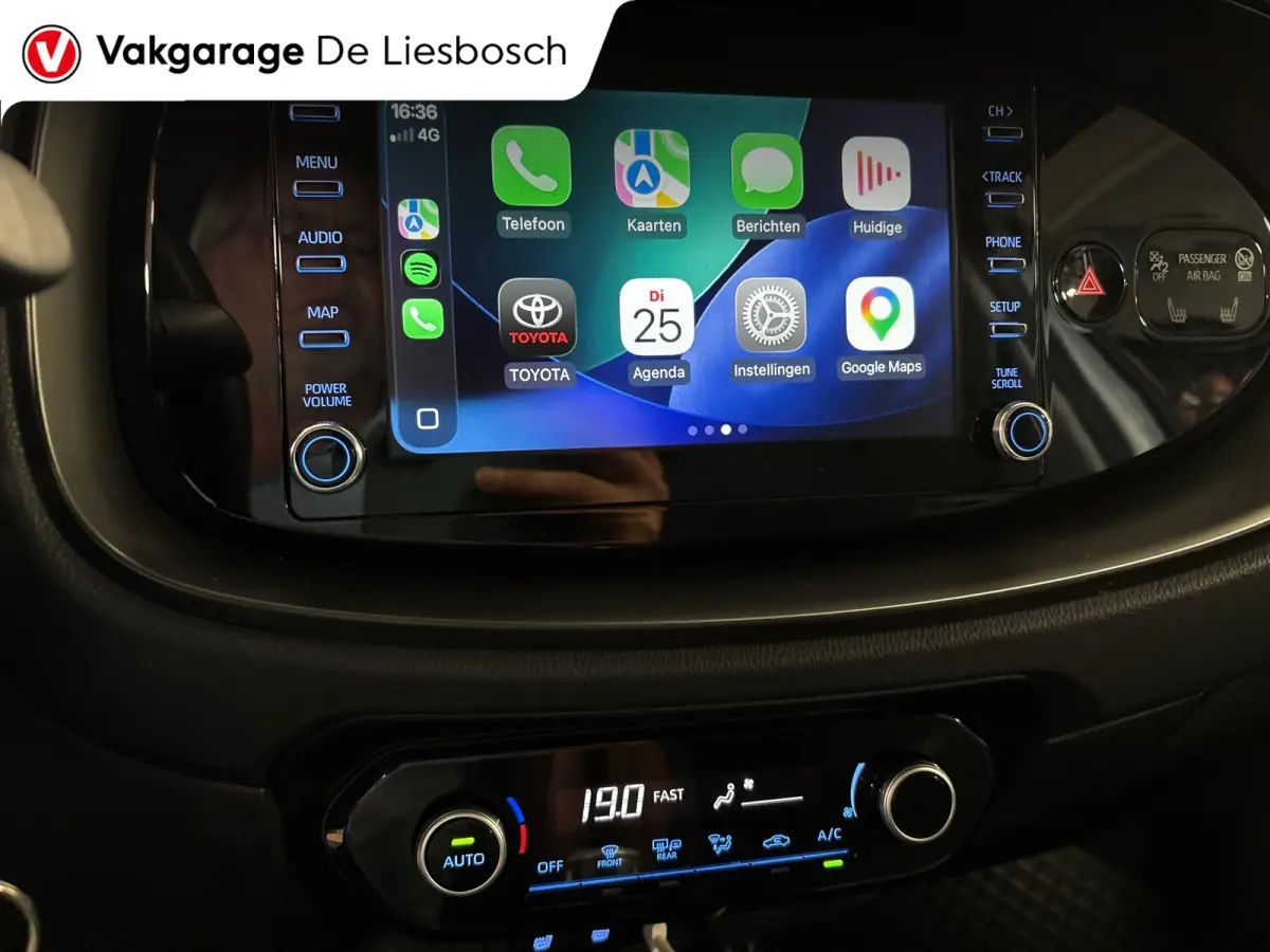 1.0 VVT-i MT Play /clima/stoelverw / camera/cruisec /pdc/apple/boeken