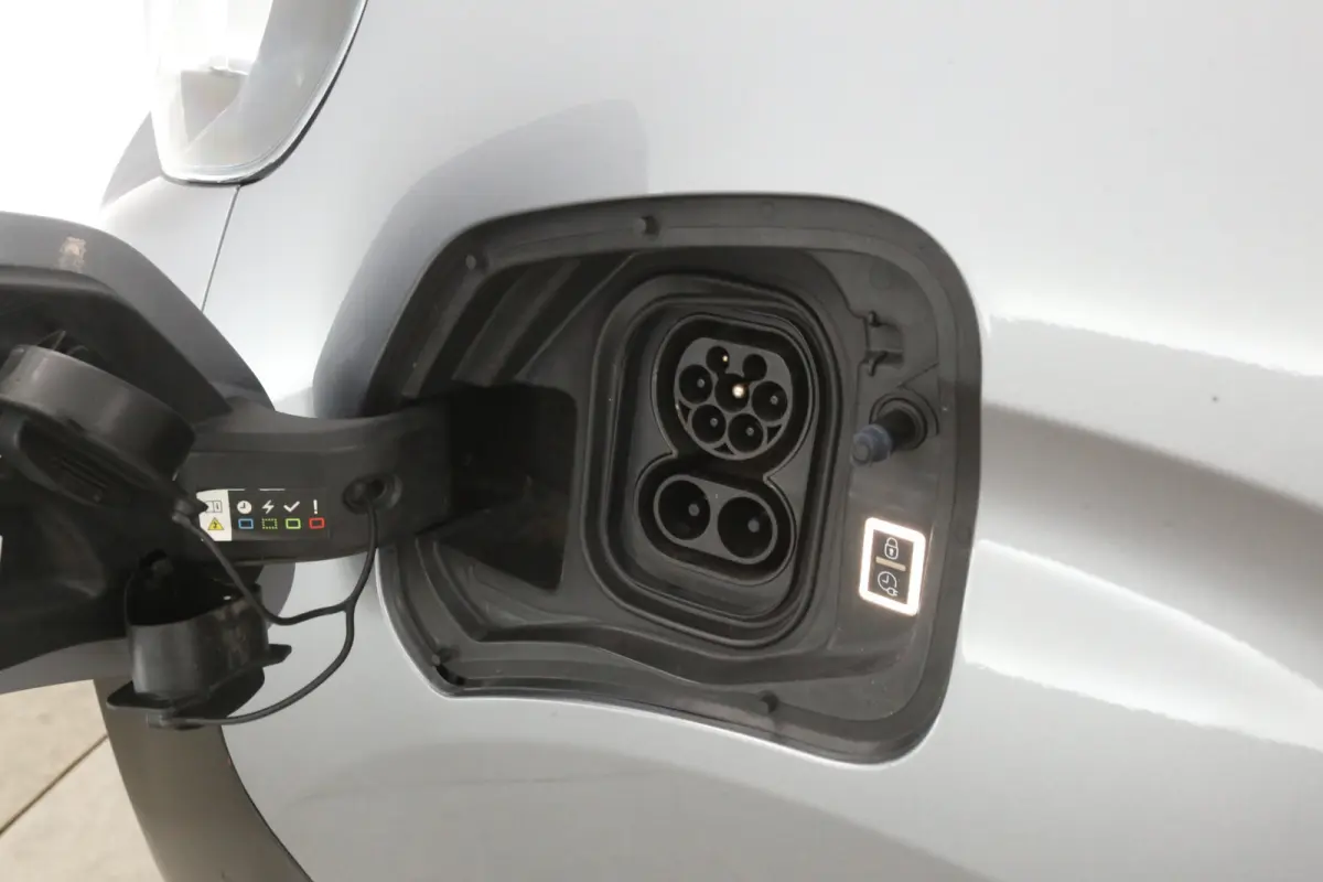 75 kWh L2H1 Long Range | Snelladen | SOH 90% | Airco | Cruise | Camera | 3 Zits | 2xSchuifdeur | Carplay