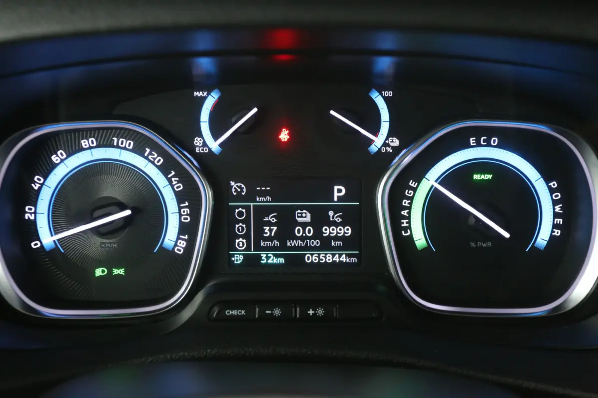 75 kWh L2H1 Long Range | Snelladen | SOH 90% | Airco | Cruise | Camera | 3 Zits | 2xSchuifdeur | Carplay