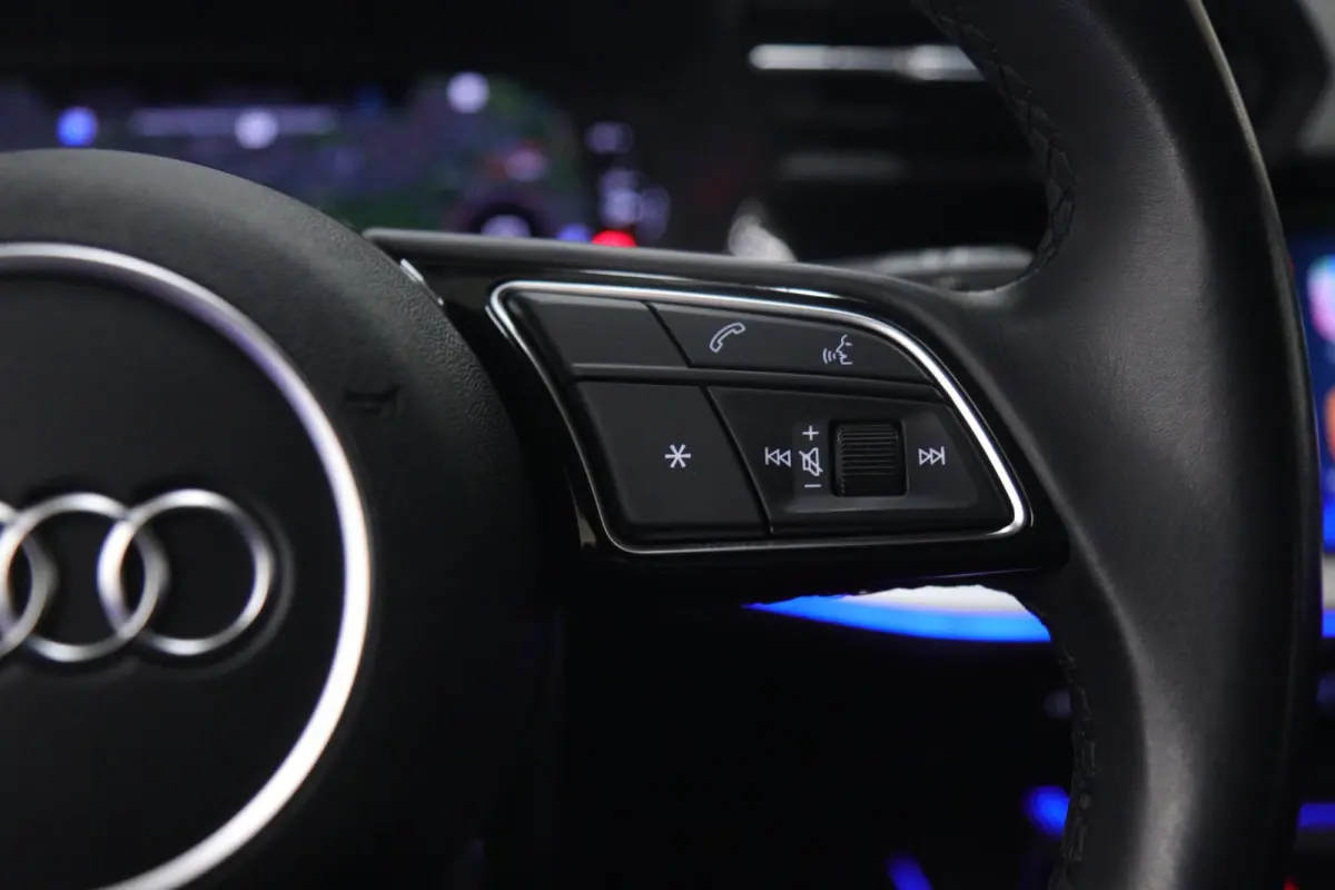 30 TFSI Business edition NAP /CARPLAY/ACC/LANEASSIST/REMASSIST/SFEERVER/VOL
