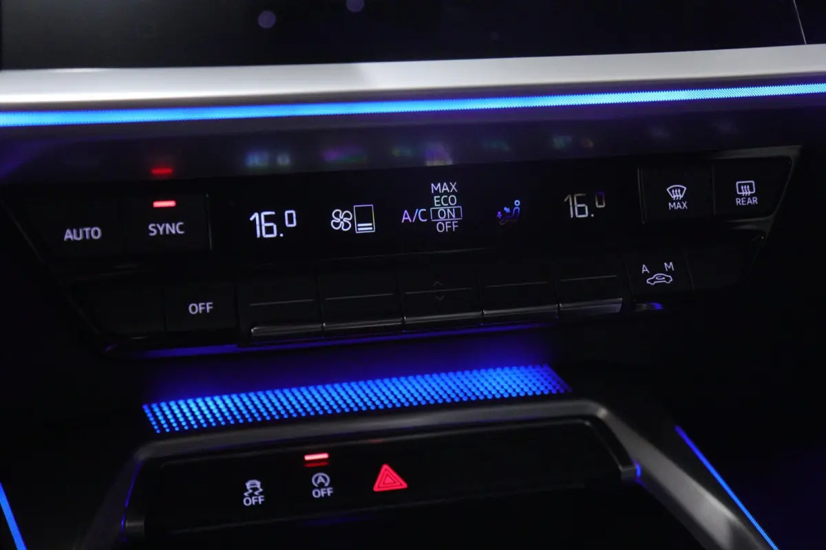 30 TFSI Business edition NAP /CARPLAY/ACC/LANEASSIST/REMASSIST/SFEERVER/VOL