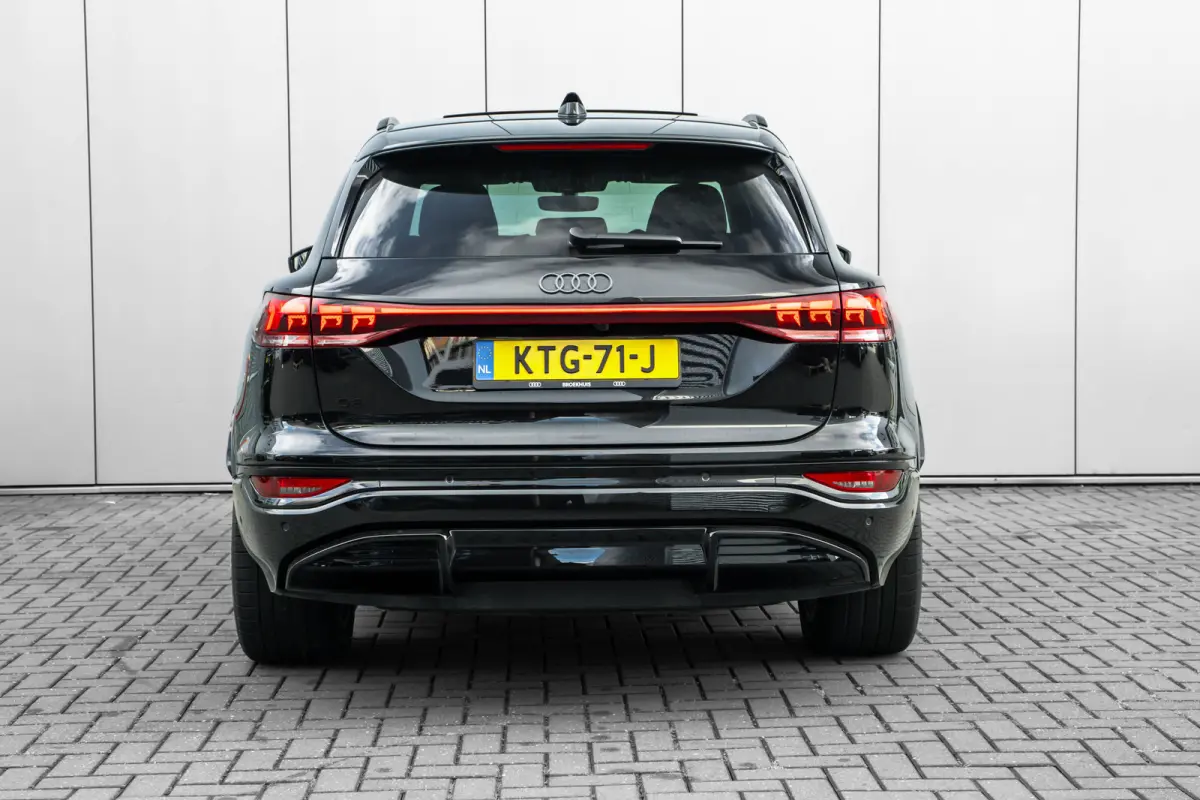 S edition performance 100 kWh 306PK | Trekhaak | Luchtvering | Panoramadak | Head-up display | Bang & Olufsen