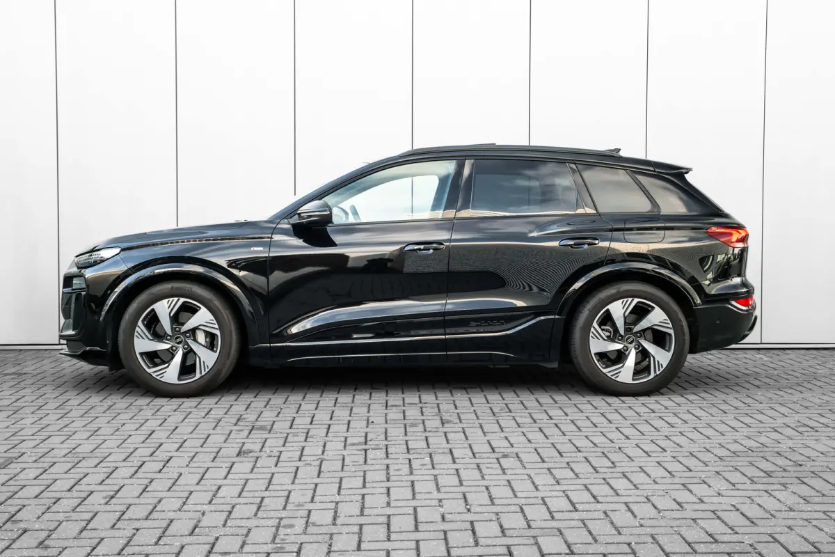 S edition performance 100 kWh 306PK | Trekhaak | Luchtvering | Panoramadak | Head-up display | Bang & Olufsen