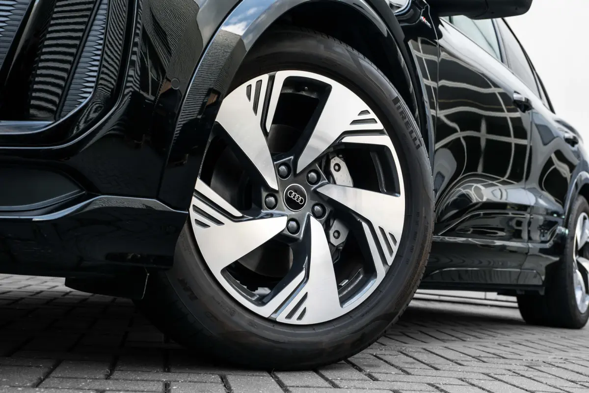 S edition performance 100 kWh 306PK | Trekhaak | Luchtvering | Panoramadak | Head-up display | Bang & Olufsen