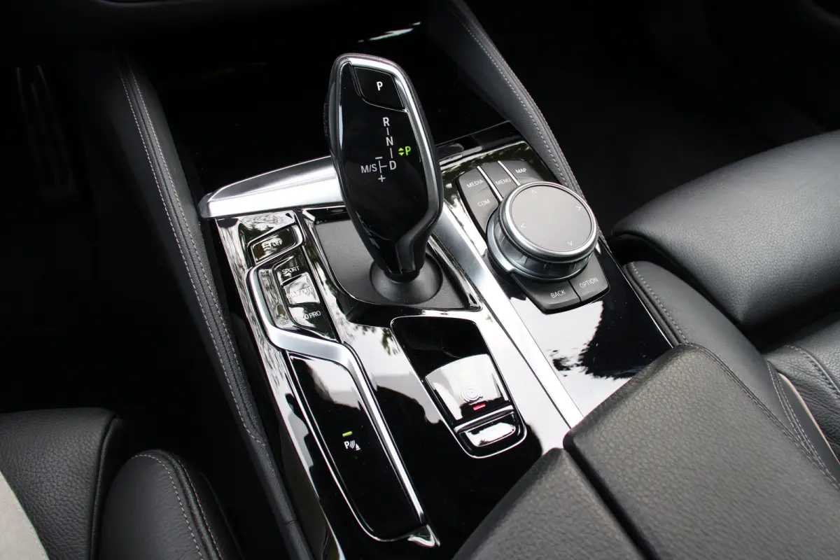 520i Business Edition Plus | NL-AUTO! | 1E EIGENAAR! | M-SPORT | CAMERA | CRUISE | STOELVERWARMING | ELEKTR. STOEL INCL. MEMORY | LEDER | ELEKTR. STUUR