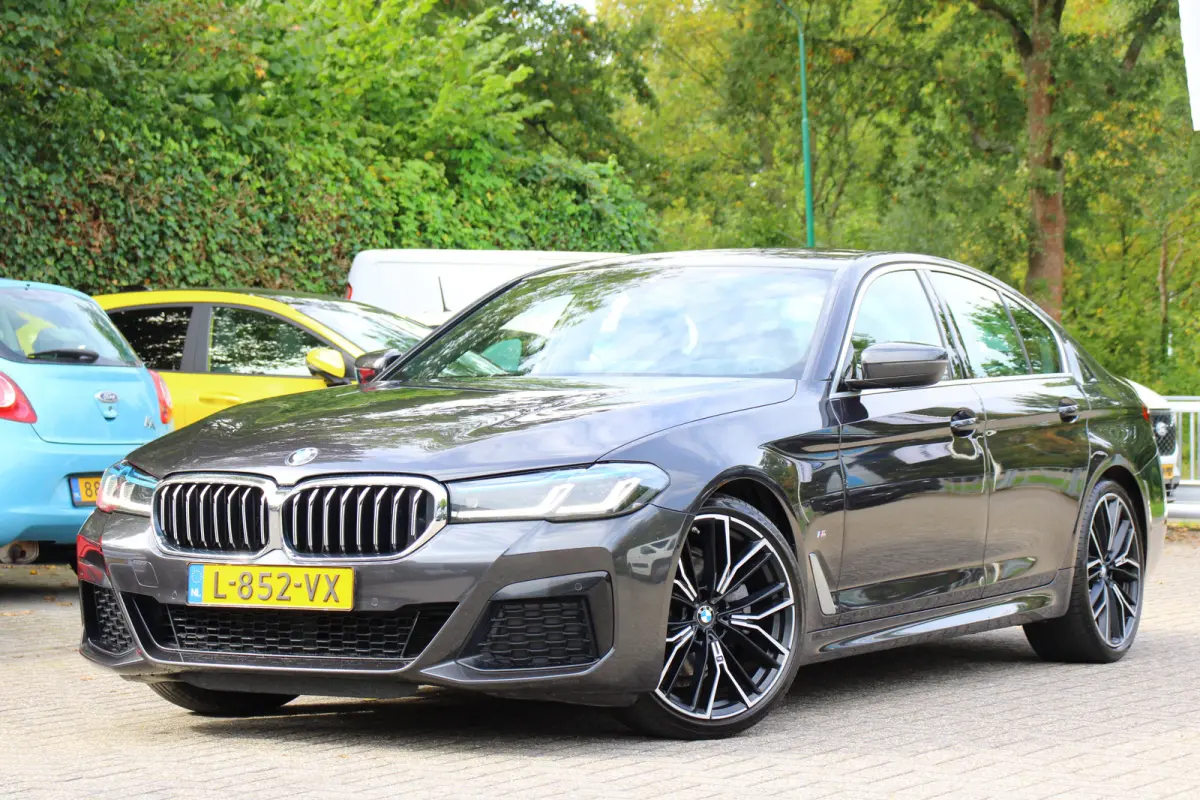 520i Business Edition Plus | NL-AUTO! | 1E EIGENAAR! | M-SPORT | CAMERA | CRUISE | STOELVERWARMING | ELEKTR. STOEL INCL. MEMORY | LEDER | ELEKTR. STUUR