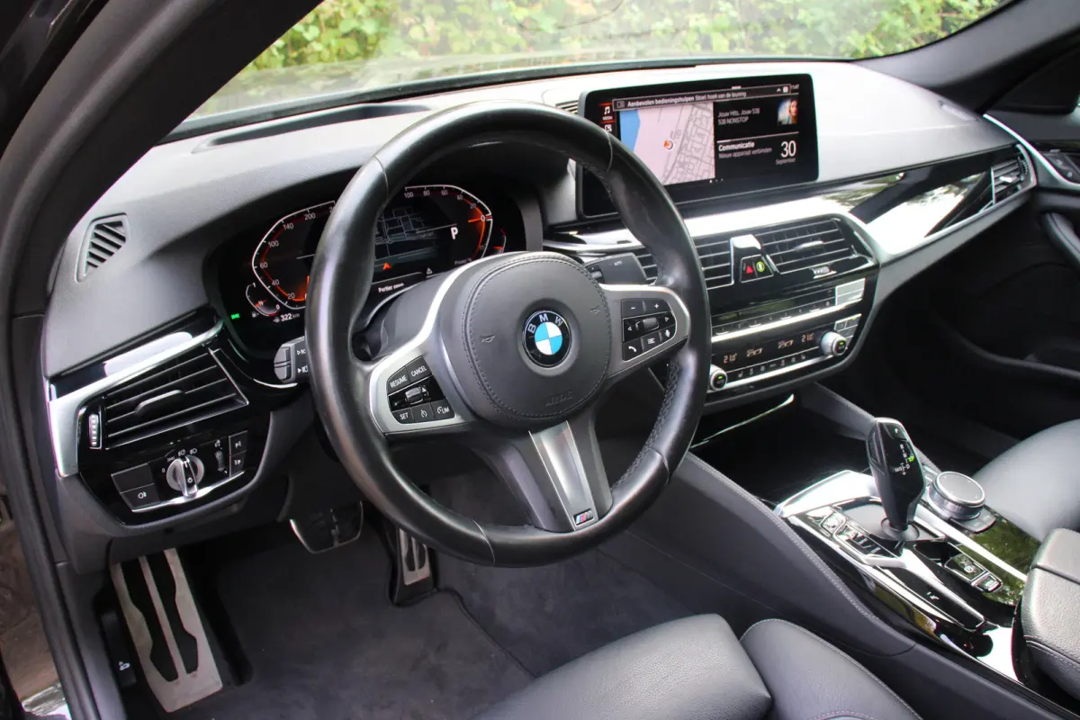 520i Business Edition Plus | NL-AUTO! | 1E EIGENAAR! | M-SPORT | CAMERA | CRUISE | STOELVERWARMING | ELEKTR. STOEL INCL. MEMORY | LEDER | ELEKTR. STUUR