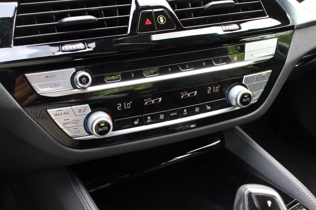 520i Business Edition Plus | NL-AUTO! | 1E EIGENAAR! | M-SPORT | CAMERA | CRUISE | STOELVERWARMING | ELEKTR. STOEL INCL. MEMORY | LEDER | ELEKTR. STUUR