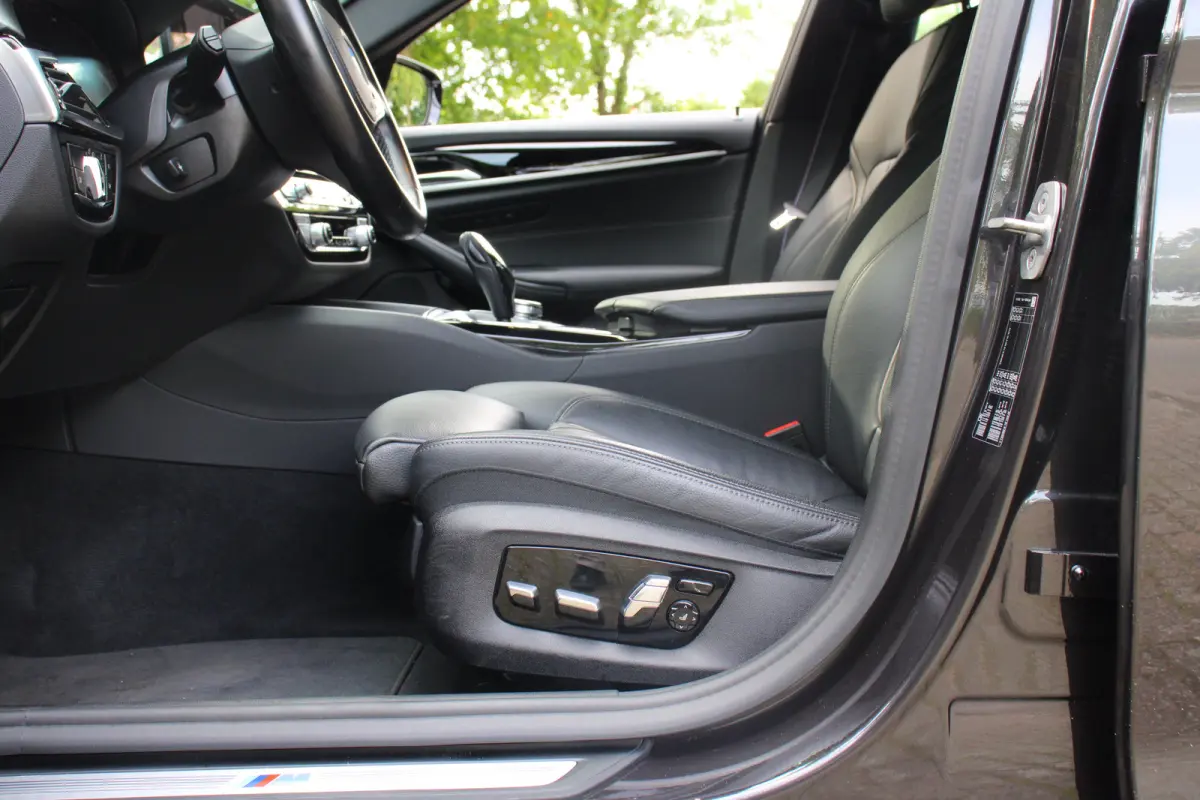 520i Business Edition Plus | NL-AUTO! | 1E EIGENAAR! | M-SPORT | CAMERA | CRUISE | STOELVERWARMING | ELEKTR. STOEL INCL. MEMORY | LEDER | ELEKTR. STUUR