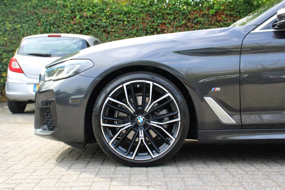 520i Business Edition Plus | NL-AUTO! | 1E EIGENAAR! | M-SPORT | CAMERA | CRUISE | STOELVERWARMING | ELEKTR. STOEL INCL. MEMORY | LEDER | ELEKTR. STUUR
