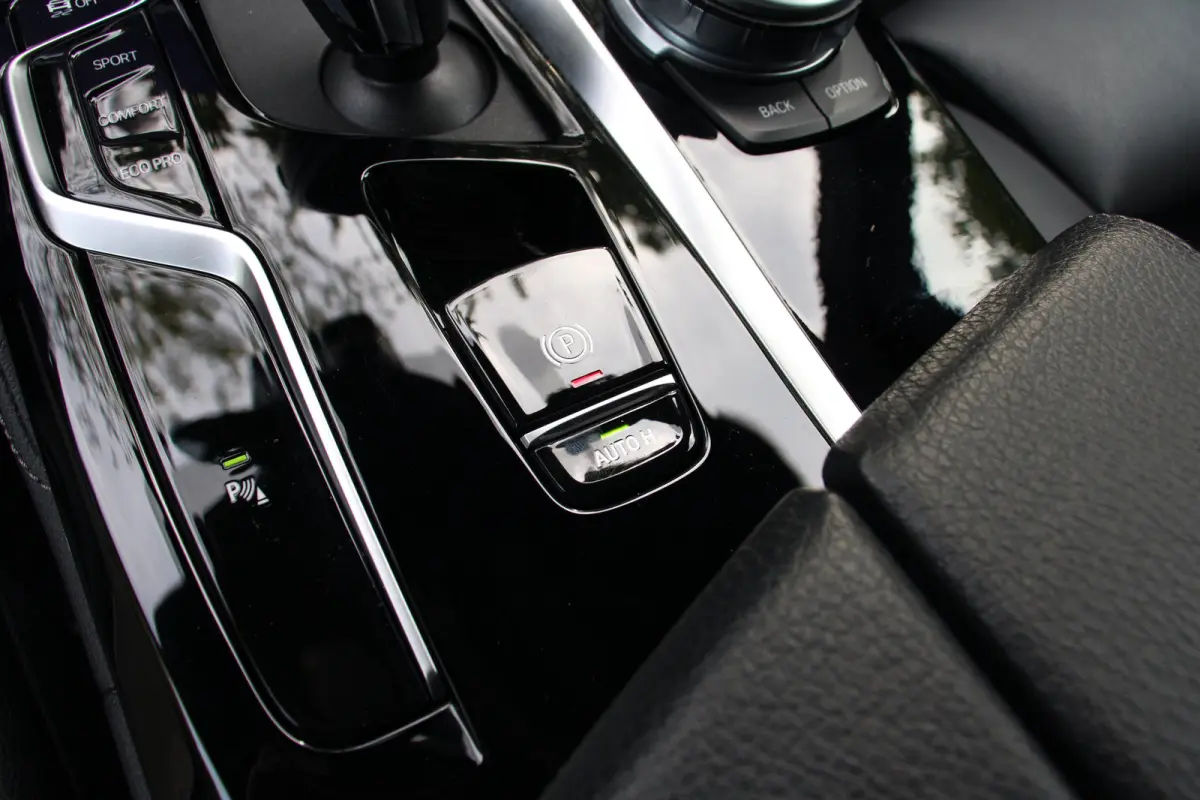 520i Business Edition Plus | NL-AUTO! | 1E EIGENAAR! | M-SPORT | CAMERA | CRUISE | STOELVERWARMING | ELEKTR. STOEL INCL. MEMORY | LEDER | ELEKTR. STUUR