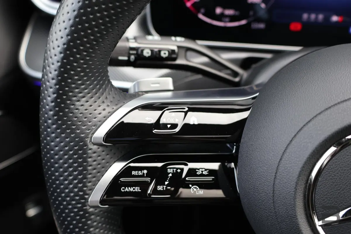 220 d AMG Line / Panoramadak / Memory Stoelen / Burmester Surround / Night Pakket / Trekhaak Wegklapbaar