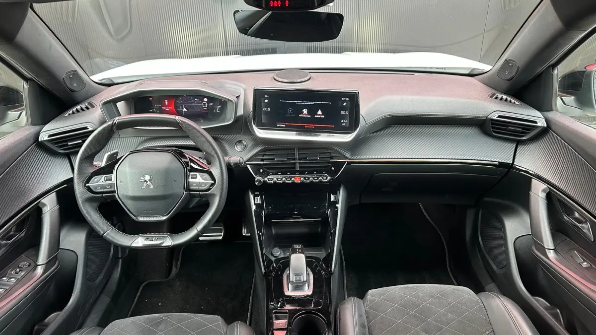 1.2 PureTech GT Pack | Apple Carplay / Android Auto | Focal geluid | Navigatie | Stoelverwarming | Adaptieve Cruise | Alcantara bekleding | Achterbank in delen neerklapbaar | Achteruitrijcam