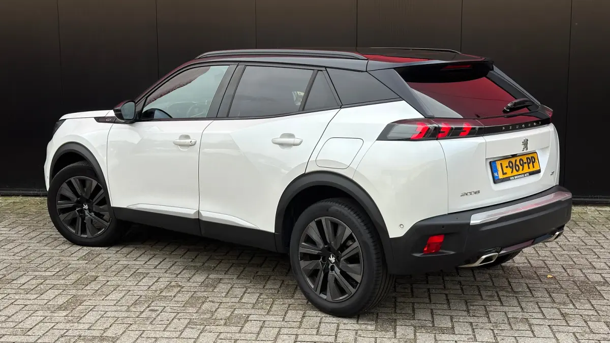 1.2 PureTech GT Pack | Apple Carplay / Android Auto | Focal geluid | Navigatie | Stoelverwarming | Adaptieve Cruise | Alcantara bekleding | Achterbank in delen neerklapbaar | Achteruitrijcam